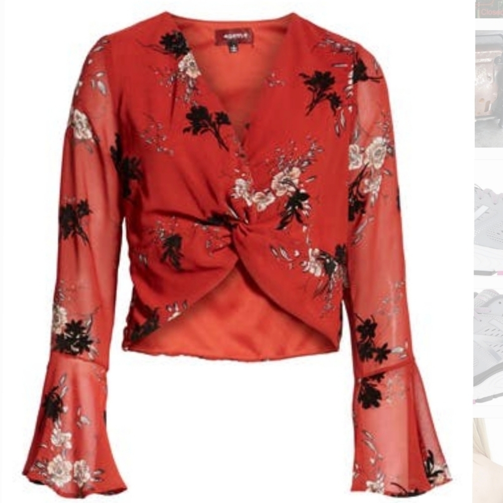 4SI3NNA Twist Front Crop Top